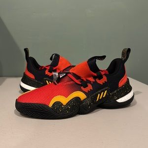 Adidas Trae Young Sneaker Size 8.5 BRAND NEW Basketball Shoe